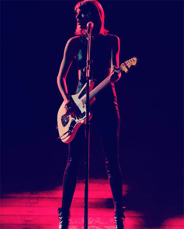 Taylor Swift - 1989 World Tour - Guitar